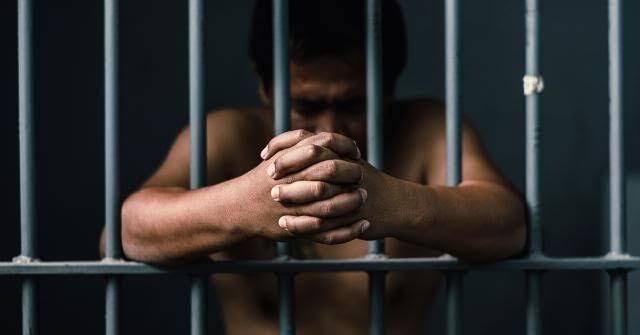 Pahami Perbedaan Mengkritik dan Menghina Sebelum Anda Mendekam di Penjara