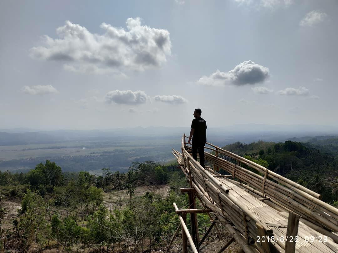 Puncak Wadas Tumpang, Wisata Alam Menakjubkan Di Banyumas