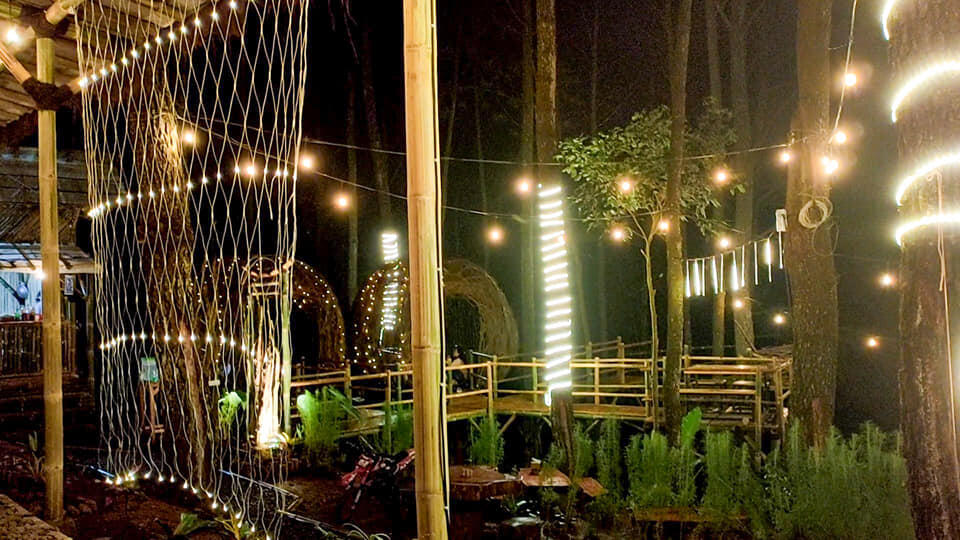Cafe Yang Cocok Buat Ngedate! Kuy ke Romantic Garden Pinus