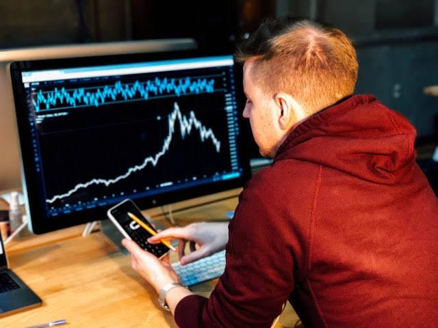 Investasi Terbaik Versi Gue ya Investasi Saham!