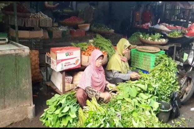 Warga dan Pedagang di TasikmalayaTolak Rencana Pajak Sembako