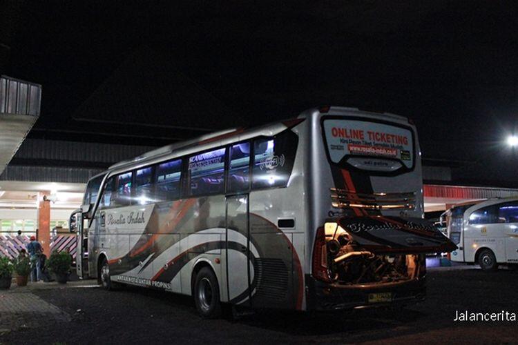 Apa Keunggulan Bus Bermesin Belakang Dibanding Bermesin Depan?