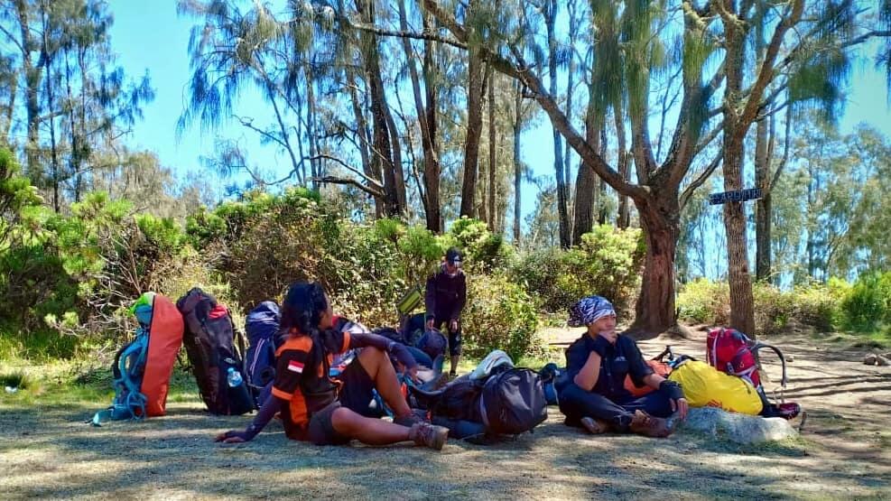 Inilah Yang Dilakukan Pendaki Saat Berada Di Gunung