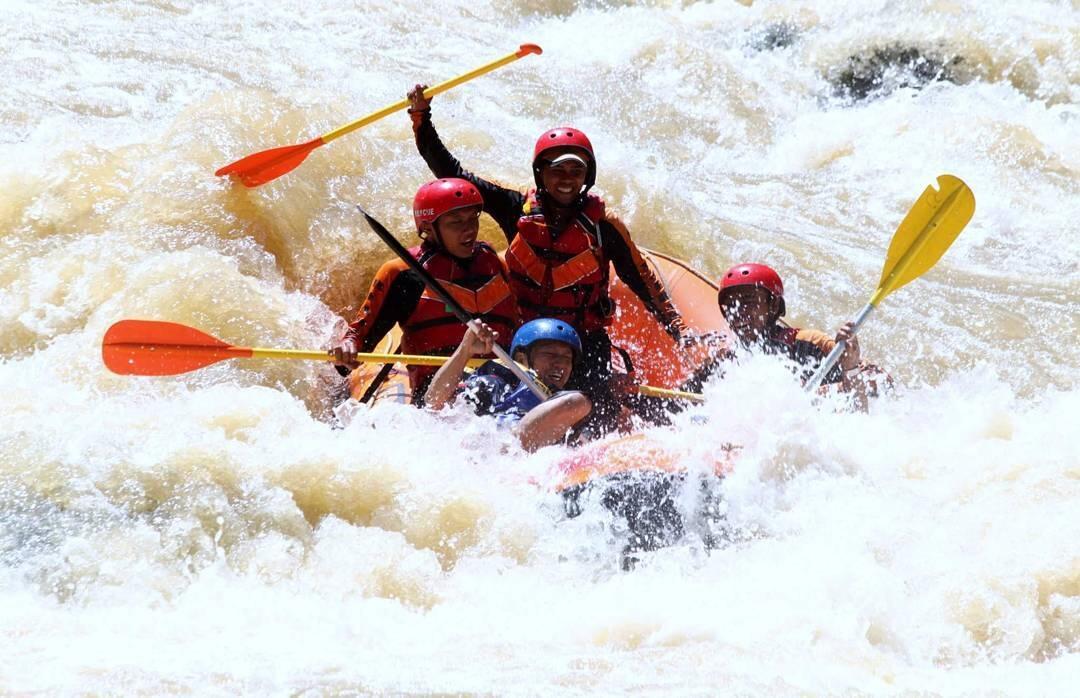 Memacu Adrenalin Dengan Hobi Arung Jeram, Kenapa Tidak