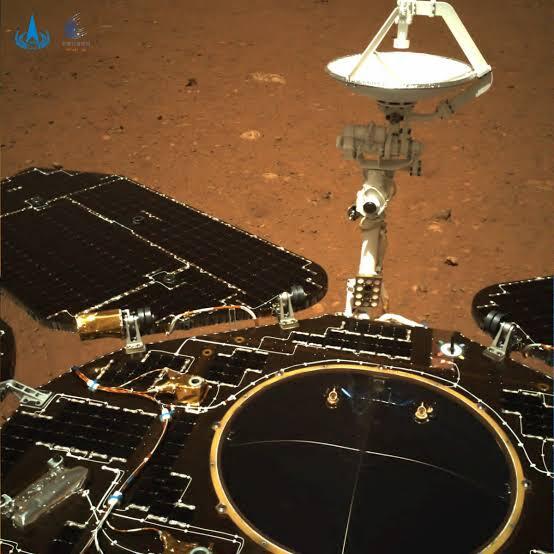 Robot Cina &quot;Zhurong&quot; Berpoto di Permukaan Mars, Seakan-akan Pamer ke AS Saja