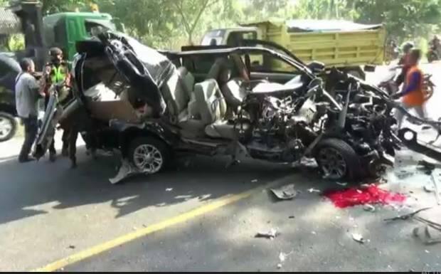 Panther Keluar Jalur dan Tabrak Truk di Jalur Pantura Tuban, Satu Orang Tewas