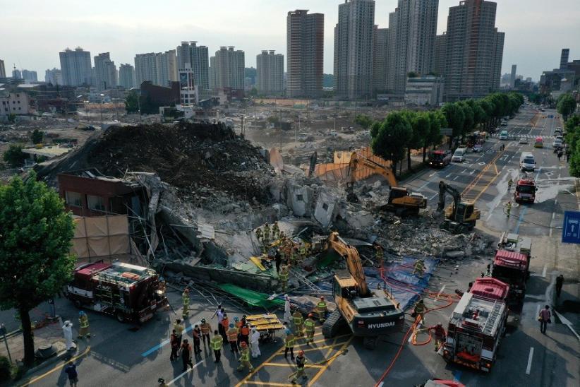 Gedung Lima Lantai Roboh Mendadak , Belasan Orang Jadi Korban