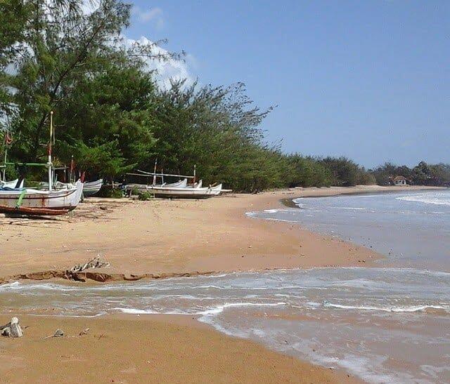 Menikmati Wisata Mempesona Pantai Badur Sumenep