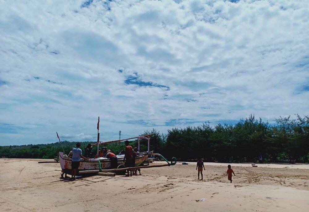 Menikmati Wisata Mempesona Pantai Badur Sumenep