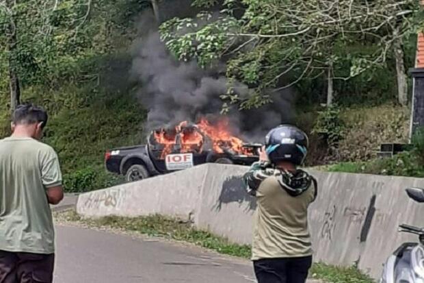 Mobil Mantan Pejabat Sidimpuan Sumut Hangus Terbakar di Tapsel