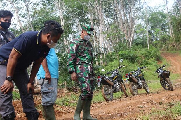 Dandim Sarko Tinjau Sasaran Fisik TMMD di Bukit Beringin