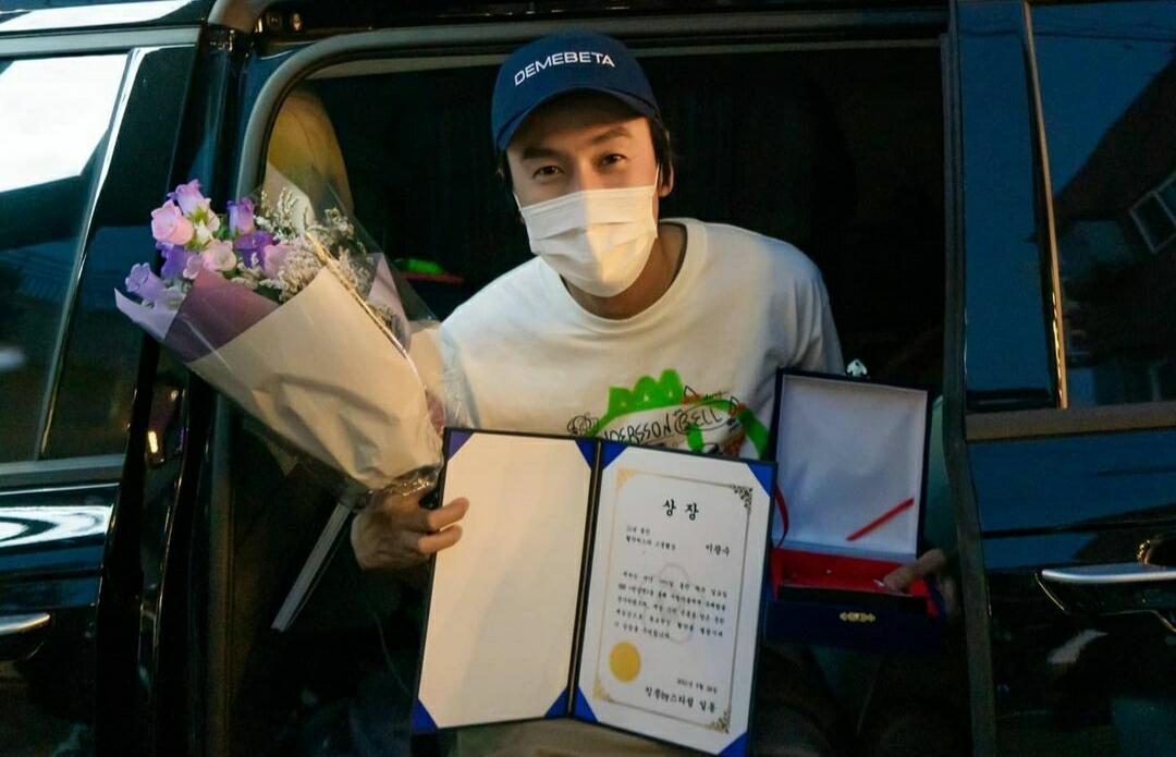 Lee Kwang Soo Resmi Out dari Running Man: &quot;Terima Kasih untuk 11 Tahun Kebersamaan&quot;