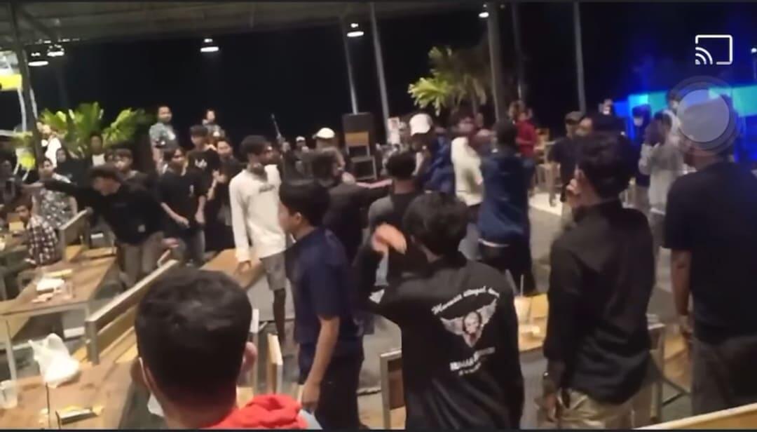 Caffe Aola Paciran Nekat Live Musik Hingga Berujung Tawuran