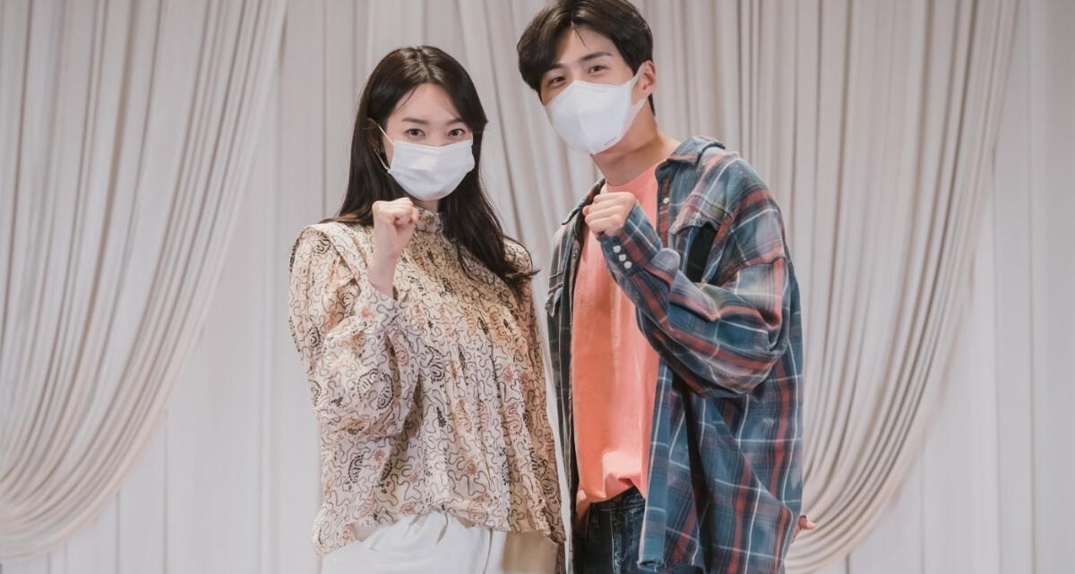 Intip Momen Pembacaan Skrip Drama Terbaru Shin Min Ah dan Kim Seon Ho