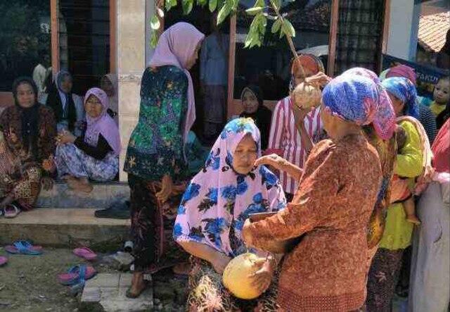 Tradisi Kehamilan yang Masih Lestari di Madura