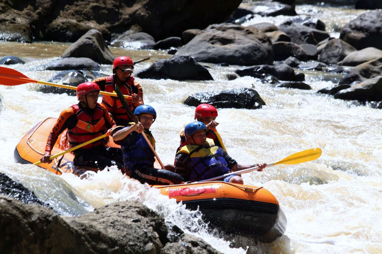 Memacu Adrenalin Dengan Hobi Arung Jeram, Kenapa Tidak