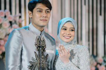 Heboh! Emak-emak Ini Nonton Bareng Lamaran Lesti-Billar, Potong Tumpeng Juga, Loh!