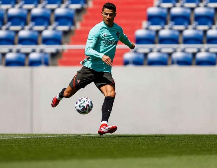 Cristiano Ronaldo Singkirkan Coca-Cola Pilih Aqua