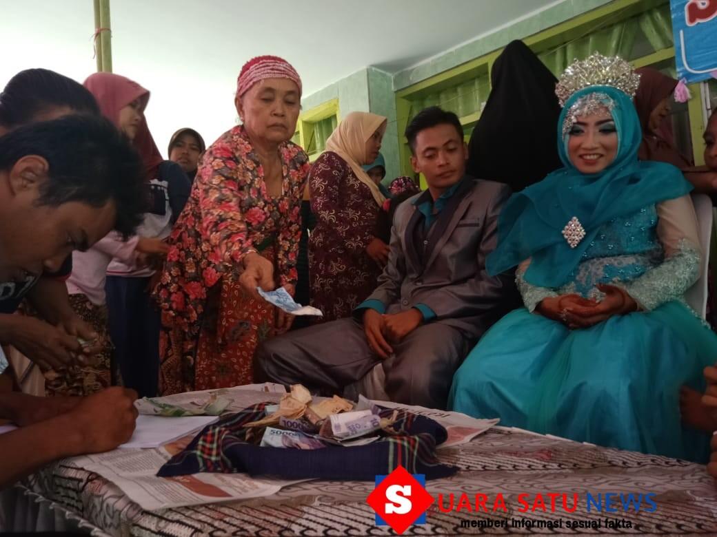 Ontalan Pesse, Tradisi Unik “Melempar Uang” Untuk Pengantin