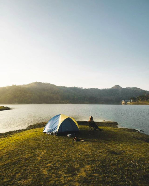 10 Tempat yang Bagus Buat Camping Bareng Pacar Check!