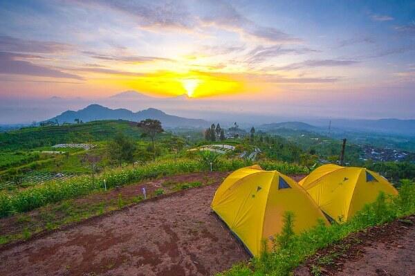 10 Tempat yang Bagus Buat Camping Bareng Pacar Check!