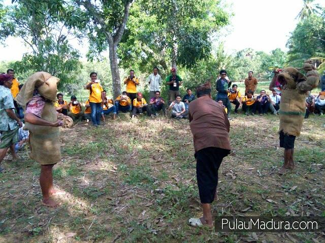 Mengenal Tradisi Ojhung Di Madura 