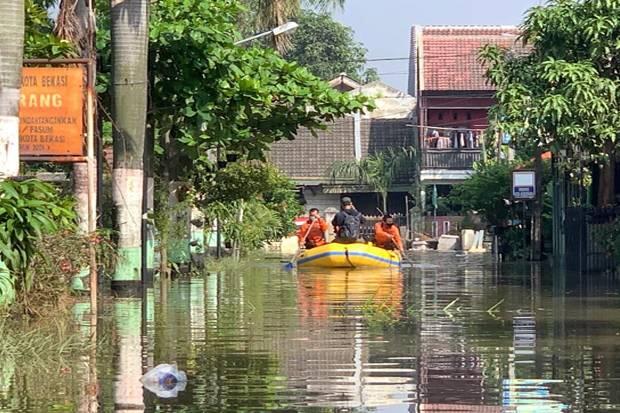 BPBD: Pondok Hijau Permai Bekasi Masih Terendam 1 Meter