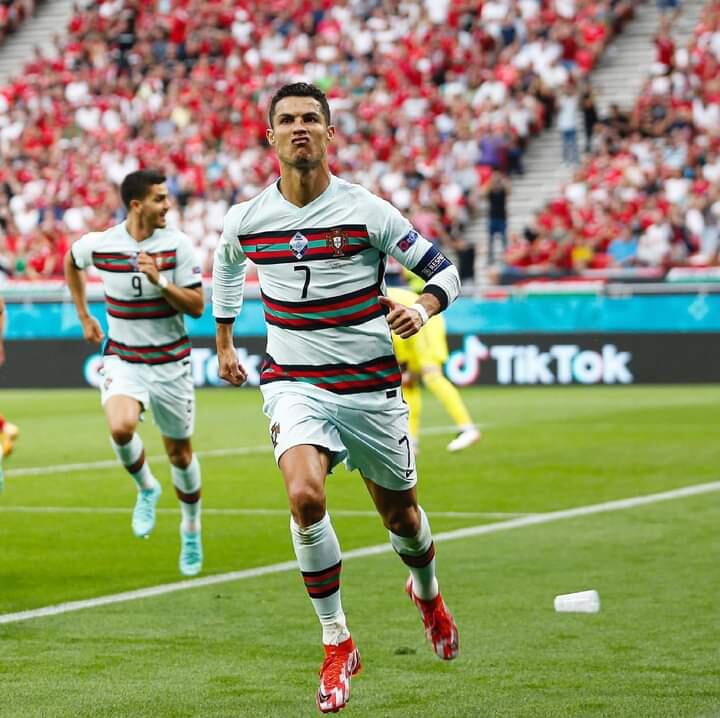 Coca-Cola Turun Derastis Rugi Karena Cristiano Ronaldo