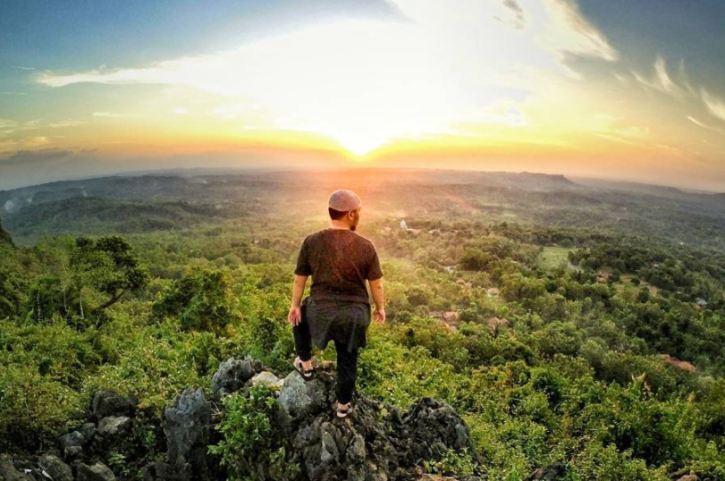 Nikmati Keindahan Alam Bukit Tertinggi di Madura