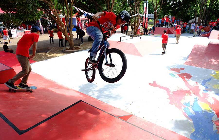 Berebut Fasilitas Umum Emak-emak Ribut dengan Pemain BMX, Siapa Kira-kira yang Salah?