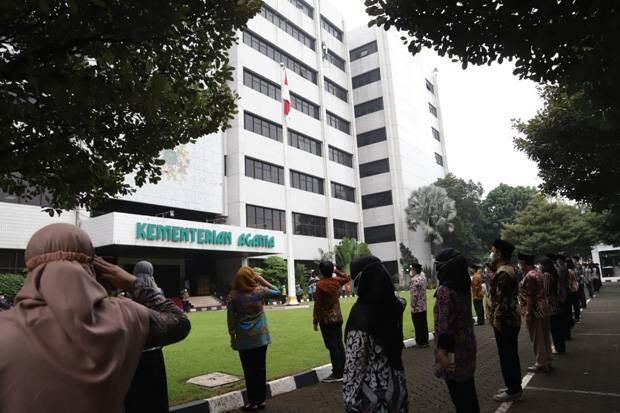 Setiap Tanggal 17, ASN Kemenag Gelar Hormat Bendera dan Doa