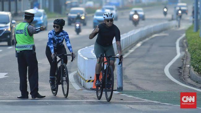 Bongkar Jalur Sepeda Permanen Bikin Pusing Kaum Elite, Pada Setuju Ga Nih? 