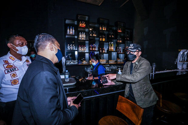 Langgar Jam Operasi, 3 Tempat Usaha di Bogor Didenda Jutaan Rupiah