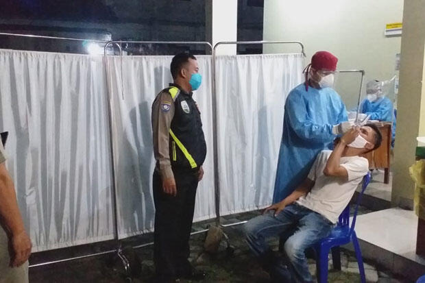 Diduga Hendak Nobar, Warga Sawangan Dites Covid-19 dan Hasilnya 2 Reaktif
