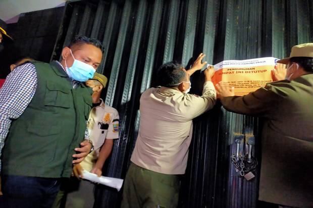 Langgar Jam Operasional di Masa Pandemi, Pinky Star Karaoke Cikarang Disegel