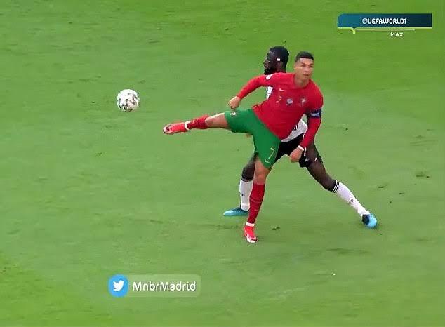  Luapkan Kekecewaan, &quot;Dietmar Hamann&quot; Sebut Ronaldo Orang Tolol Saat Pamer Atraksi