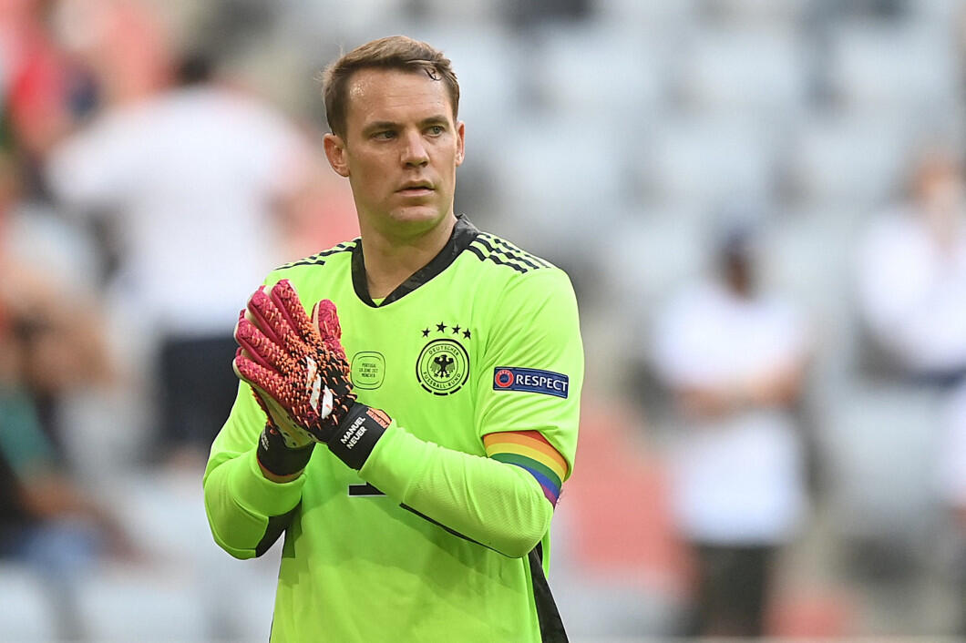 Jarang Disadari Penonton, Neuer Gunakan Ban Kapten LGBT, UEFA: Tidak Beri Sanksi