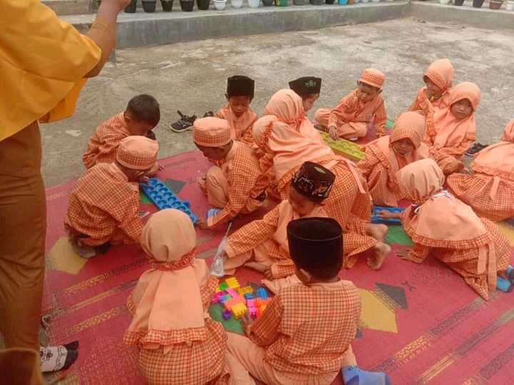 Ibu Aslamiyah, Wanita Tangguh yang Sanggup Besarkan 3 Anaknya Sampai Jadi Sarjana