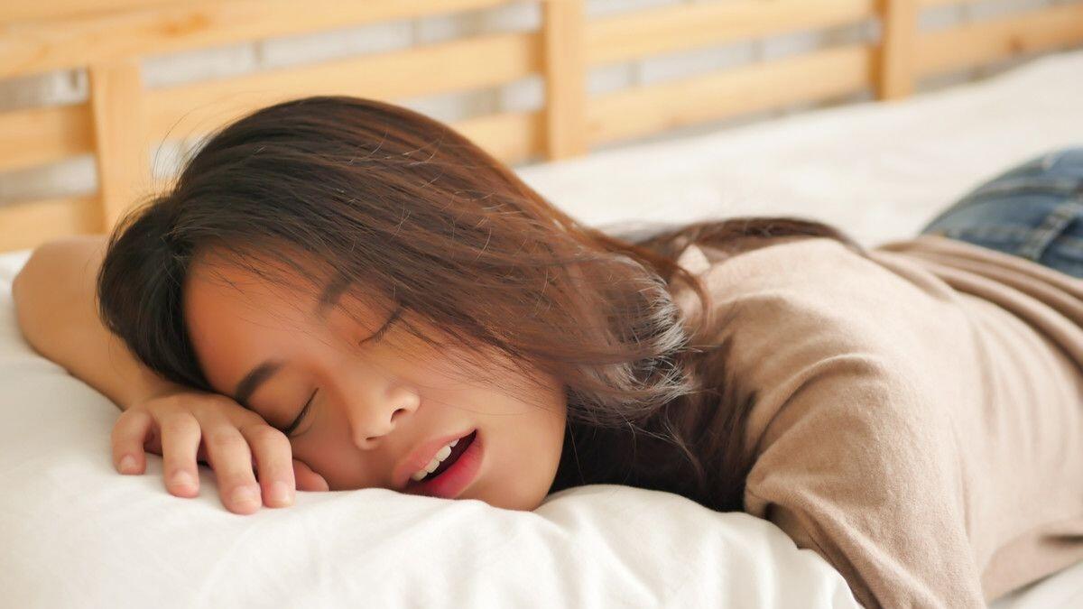 Ngiler Saat Tidur Karena Kecapekan, Benarkah?