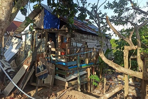 Miris, Keluarga di Pangkalpinang Ini Tinggal di Gubuk Roboh