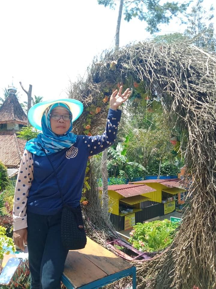 Ibuku Single Parent, Tapi Beliau Mampu Melakukan Apapun. Terimakasih Ibu !