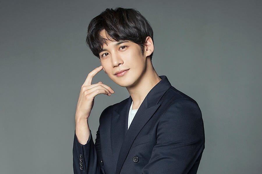 Wow! Aktor Park Ki Woong Berhasil Jual 32 Lukisannya Hanya dalam Beberapa Bulan