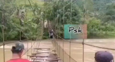 Viral Video Siswi Nekat Meniti Kawat Jembatan Rusak, Di Sini Lokasinya