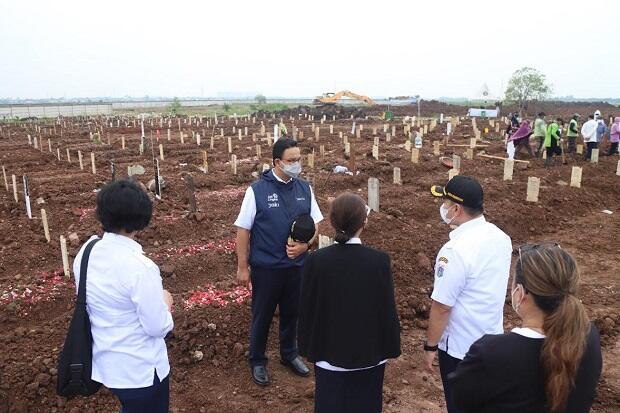 Tinjau Lahan Pemakaman Jenazah Covid-19 di Rorotan, Ini Pesan Anies untuk Warga DKI