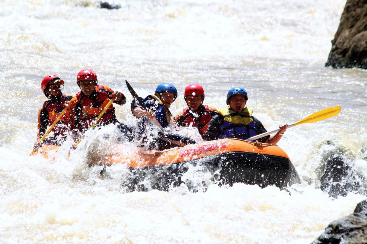 Memacu Adrenalin Dengan Hobi Arung Jeram, Kenapa Tidak
