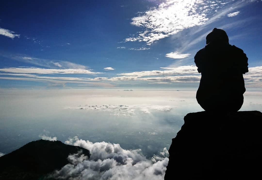 Inilah Yang Dilakukan Pendaki Saat Berada Di Gunung