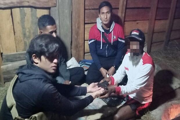 Hilang Tahun 2012 Silam, Pistol Milik Polsek Pirime Dikembalikan Warga