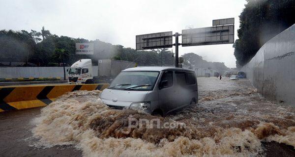 BMKG Keluarkan Peringatan Dini, Hujan Lebat hingga Banjir Bandang,Daftar Wilayahnya 