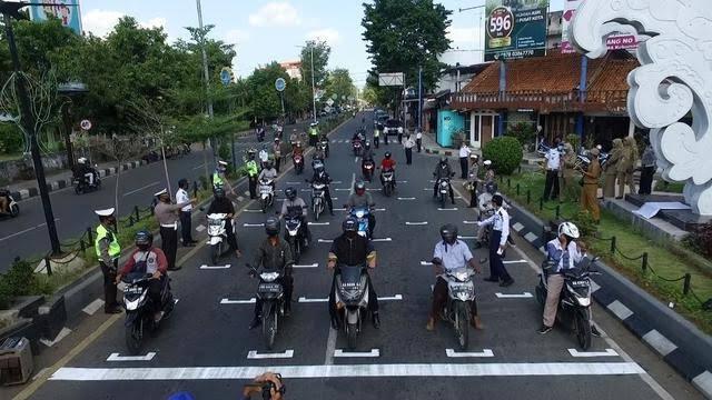 Penyebab Kecelakaan Di Lampu Lalu Lintas!!