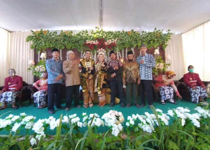 Bu Lik, Sosok Pribadi yang Tangguh dan Tegar di Keluargaku!
